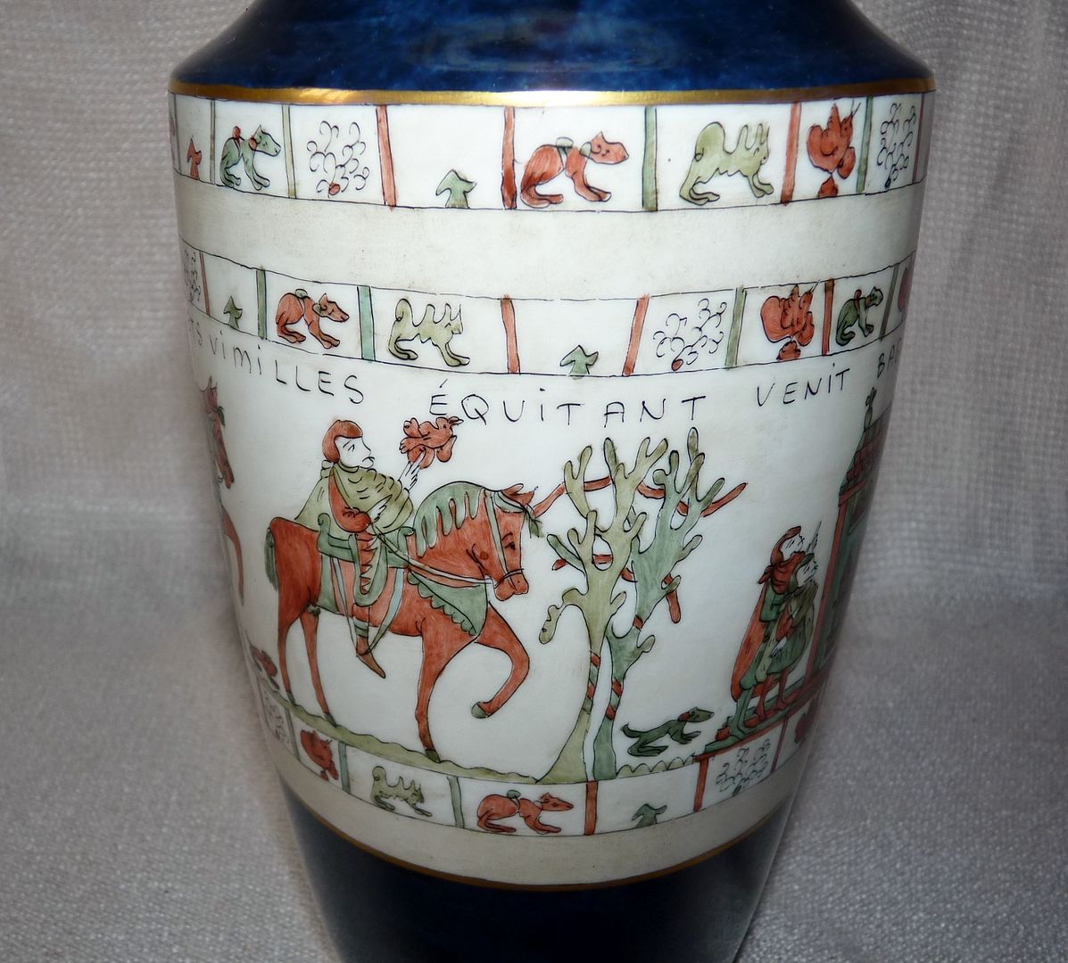 Large vase porcelain limoges la seynie tapestry bayeux reine mathilde