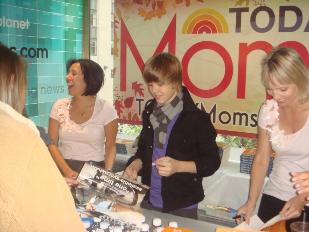 http://i862.photobucket.com/albums/ab185/nbcstore/JustinBieber.jpg