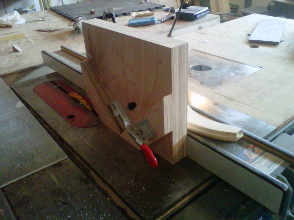 Picture frame and a spline jig
