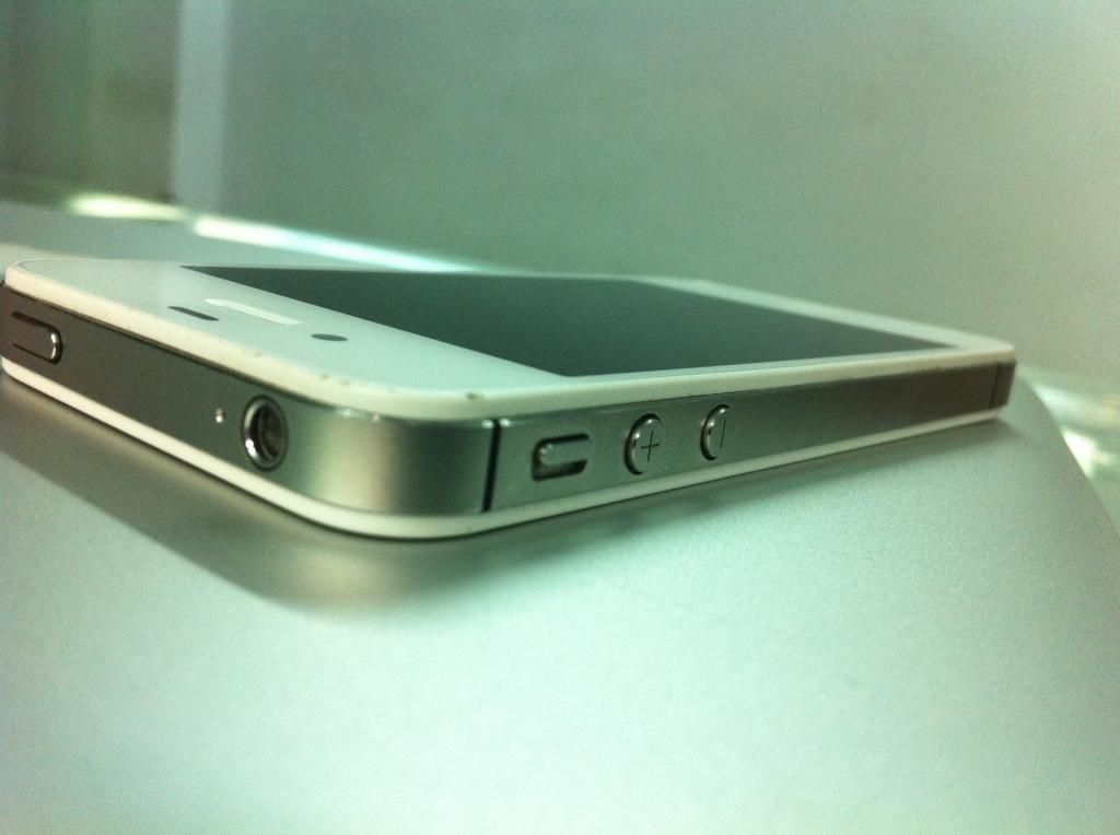 iPhone 4S 32G Trắng zin ốc  giá 4tr990 - 1