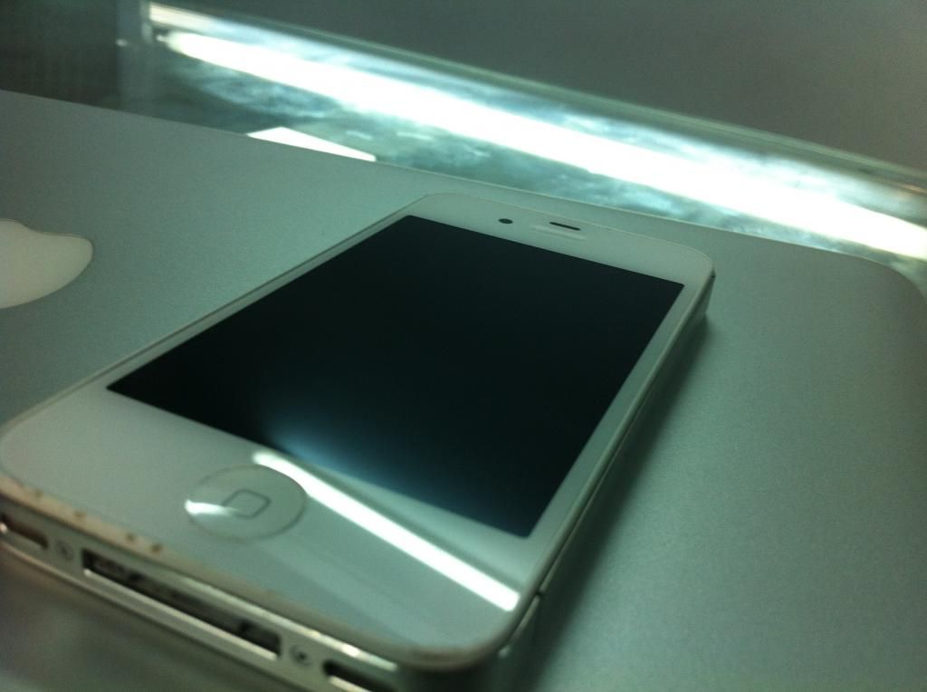 iPhone 4S 32G Trắng zin ốc  giá 4tr990