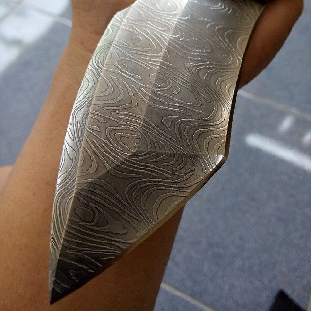 Damascus or Acid Etched Steel
